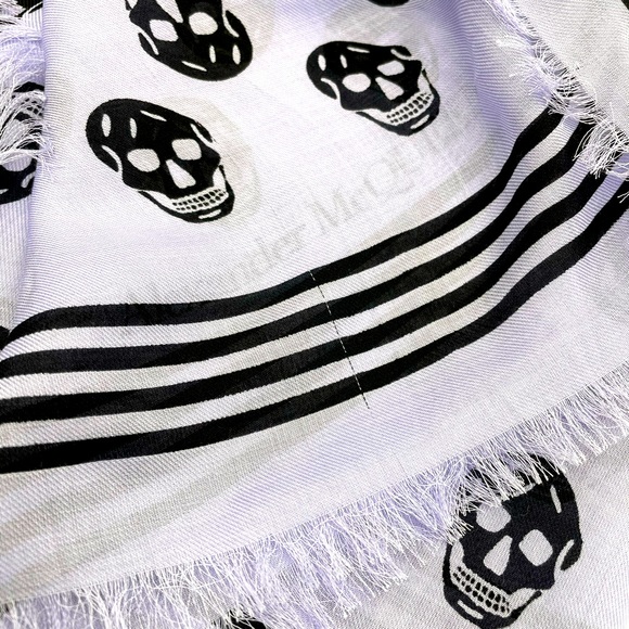Authentic Alexander McQueen Biker Skull Scarf In Lilac/Black - Picture 10 of 10